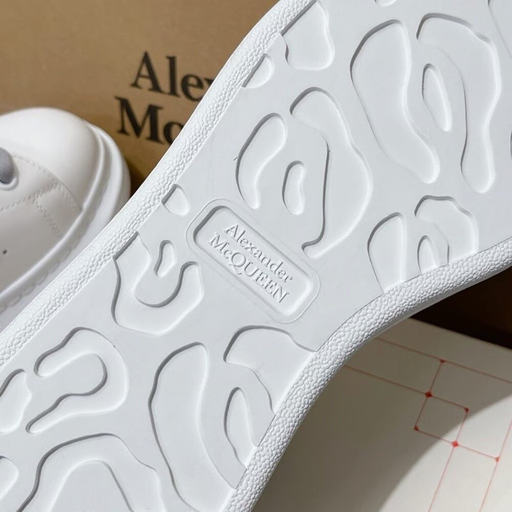 💙💙Alexander McQueen sneakers Little white shoes for Women💙💙 - Picture 2 of 7